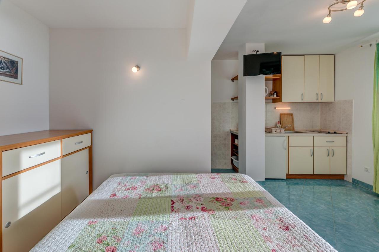 Pikolo Apartments Omis Tice Exterior photo